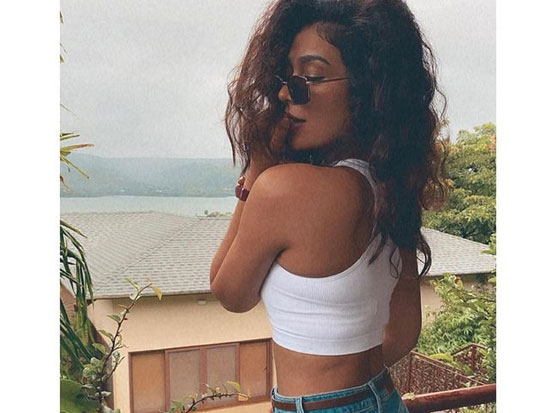 Alluring Looks Of Akanksha Sing In Jeans